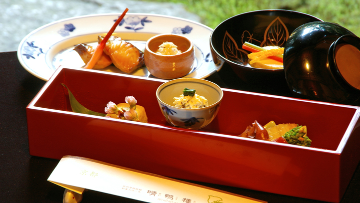 ■お料理一例■華やかさや細工に走り過ぎず、京都らしい出汁に拘った中身・味優先の京懐石。