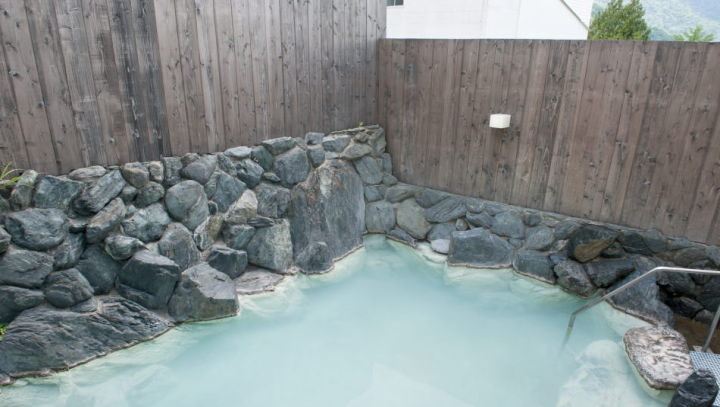 ※露天風呂は冬季期間は温度が下がってしまうため、ご利用いただけません。