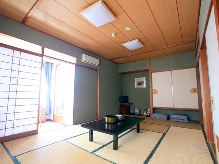 和室10畳　バス・トイレ付