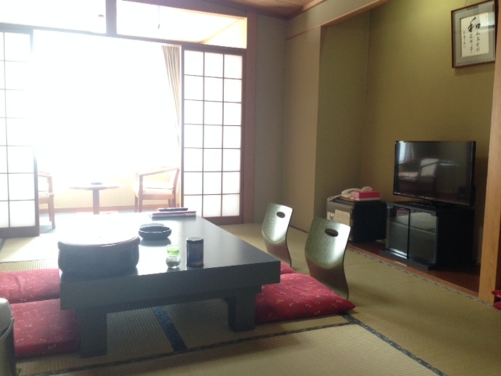 和室１０畳（トイレ付）