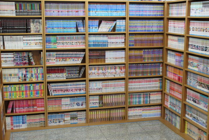 まんが図書館　蔵書3,000冊をご用意した宿泊者様専用のコミックコーナー。