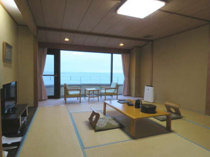 【和室12.5畳　定員6名　禁煙】広々とした絶景オーシャンビュー