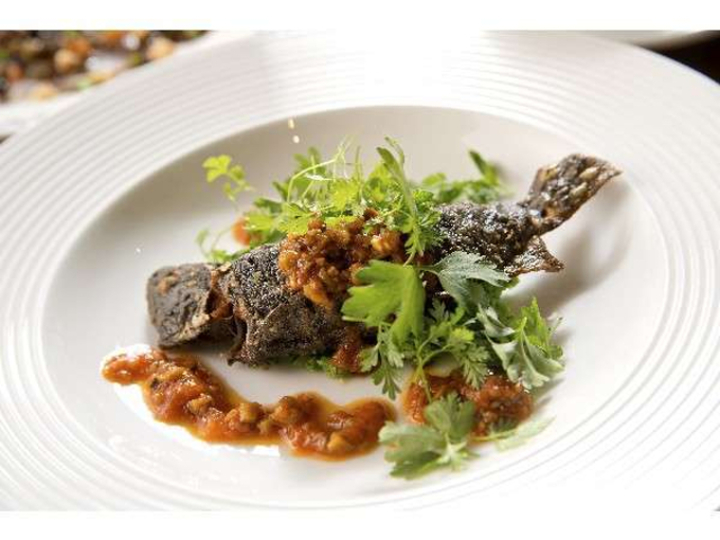 お魚料理では頭から骨まで食べることができる山女がでることも！