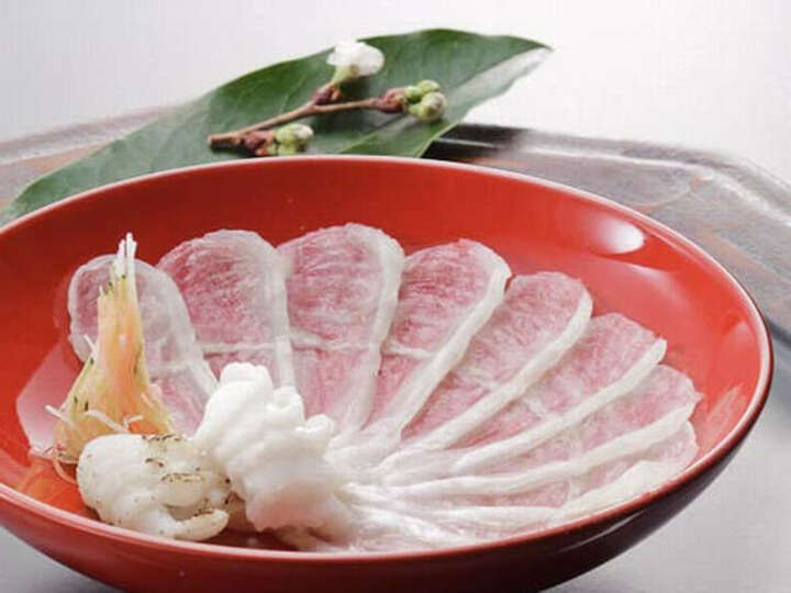 春の絶品会席の1品「伝助穴子の三味」