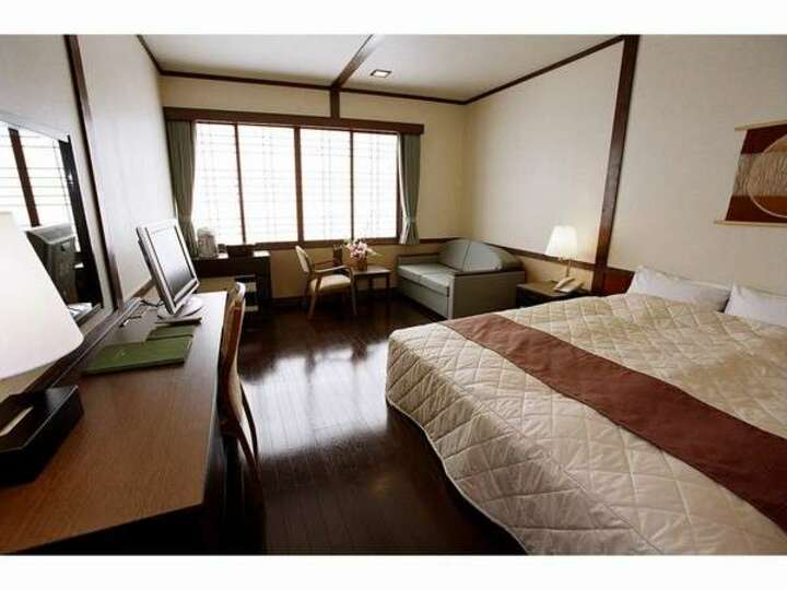 （新館）＜街側＞キングベッド.