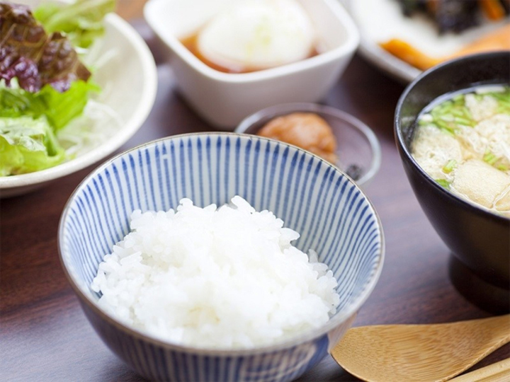 朝食は火曜日～金曜日の朝は和食もご用意しております。