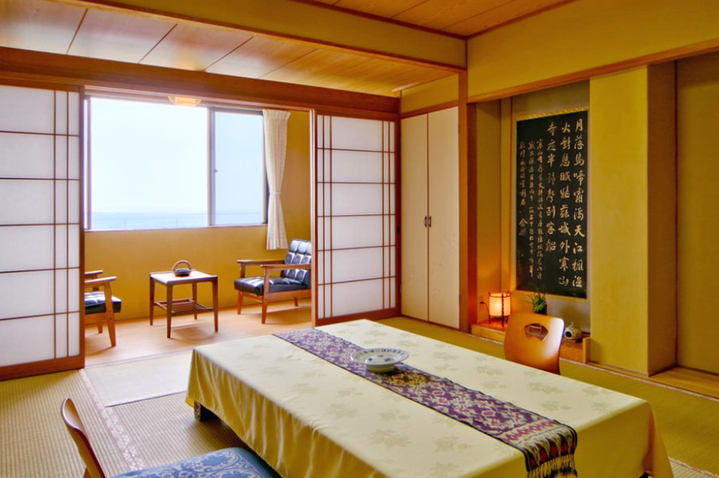 和室10畳・バストイレ（ユニット）・海展望可 
