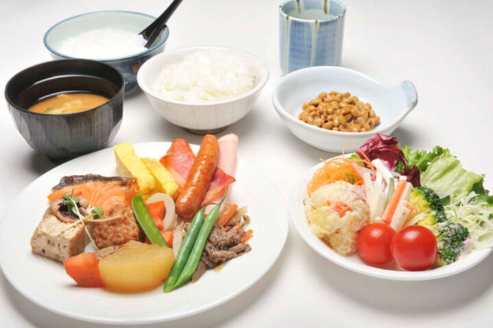 朝食（和食盛付例）