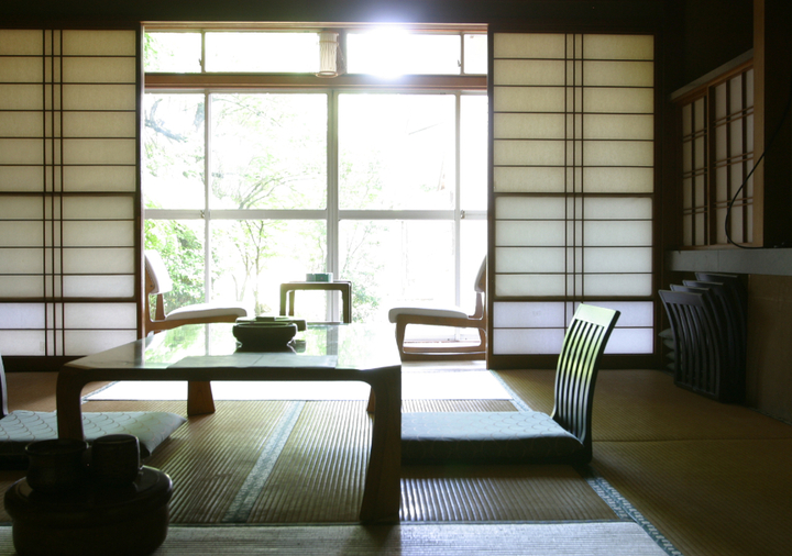 【レトロだけど料金がお得、訳あり和室】〜夏葉亭〜