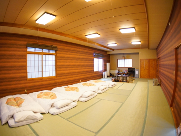 １部屋で離れの一番大きなお部屋　３６畳の和室