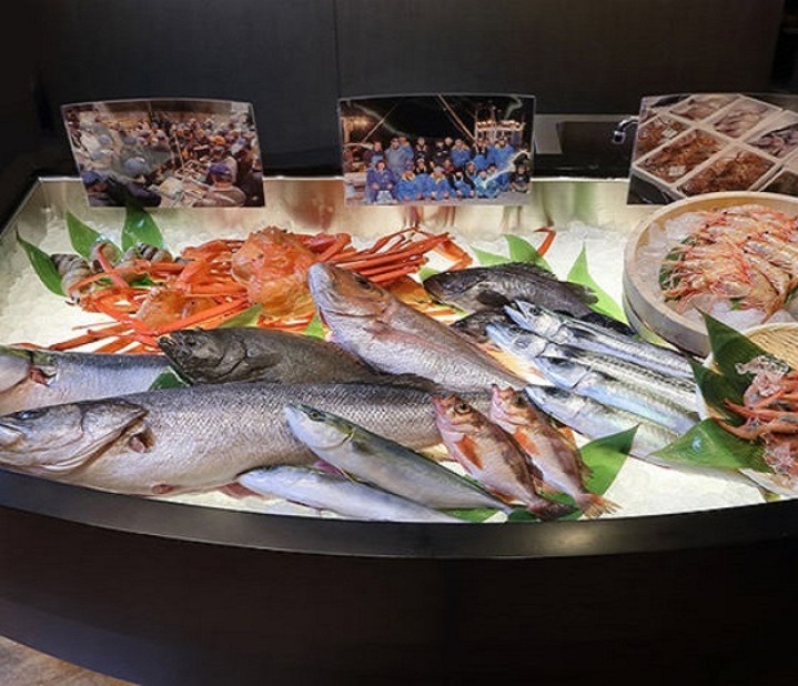 富山湾から直送！「80種メニュー鮮魚朝揚げバイキング」 1