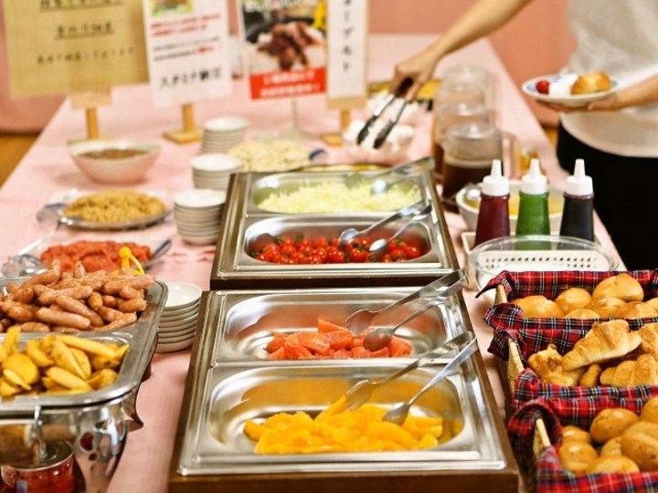 【朝食バイキング】ご当地グルメのスタミナ納豆・しじみの佃煮を始め、フルーツ、サラダ等々が食べ放題♪