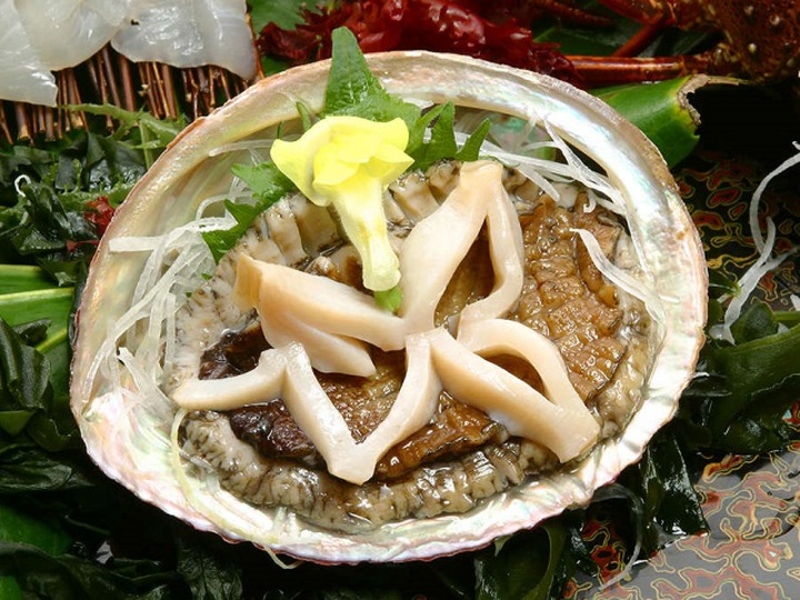 【追加料理】あわび造り（一例）　（2日前まで要予約）