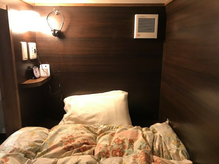 カプセルベット下段 （男性専用）　「禁煙」