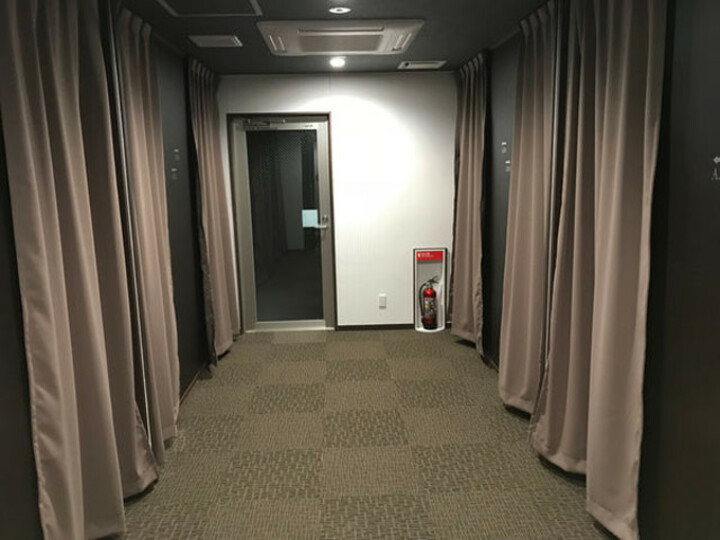 カプセルベット上段　（男女共用）　「禁煙」