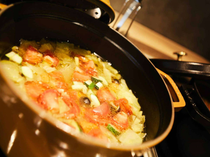 【ごちそう野菜の朝ごはん】じっくり煮込んで野菜本来の美味しさを引きだした、野菜たっぷり鍋
