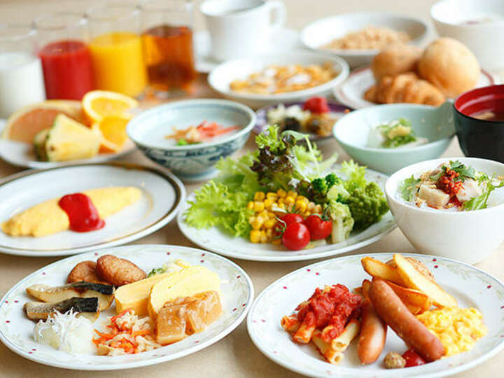 和洋中揃った朝食バイキング