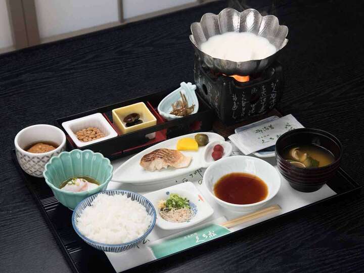ご朝食/地元の食材をふんだんに使用した「和定食」（一例）