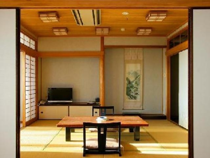 当館1番のお部屋・珠光（12畳・海側・バス・シャワートイレ付）.